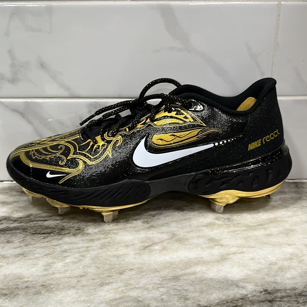 Nike Alpha Huarache Elite 3 Premium Low Metal Cleats Black Vivid Gold NEW Sz 7